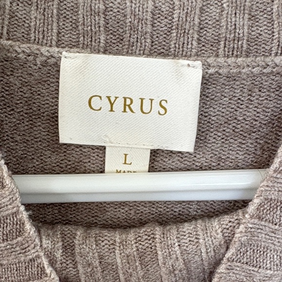 Cozy Tan Knit Sweater size Large - Picture 2 of 10